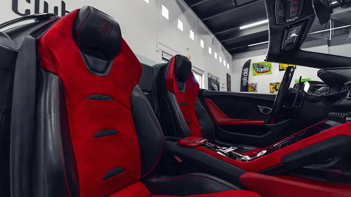 black-lamborghini-huracan-evo-spyder-rental-interior-view-mph-club