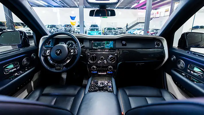 blue-rolls-royce-cullinan-black-badge-rental-dashboard-view-mph-club