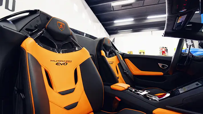 blue-with-orange-lamborghini-huracan-evo-spider-rental-interior-view-turntable-mph-club