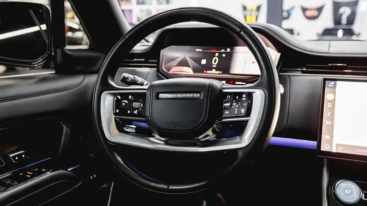 white-range-rover-hse-lwb-autobiography-rental-dashboard-view-mph-club